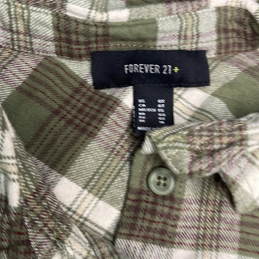Button Crop Top - Picture 2 of 2